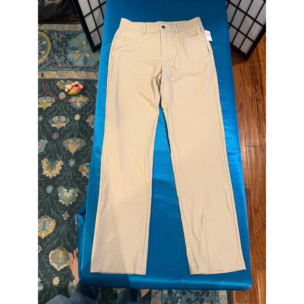 NWT Old Navy Active Tech Hybrid Straight Pants Men's 30x34 Khaki 4-Way Stretch